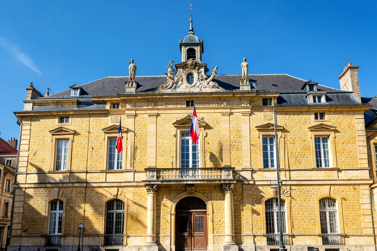 Mairie en pierre du Périgord